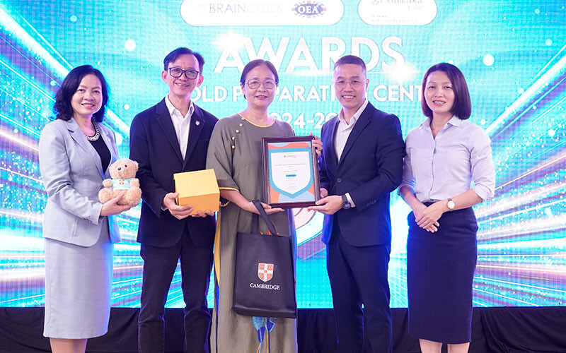 Vinh danh các đơn vị Trung tâm Đào tạo thi chứng chỉ tiếng Anh Cambridge năm 2024-2025 hạng Vàng