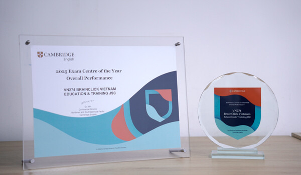 Chứng nhận và kỷ niệm chương Cambridge trao tặng